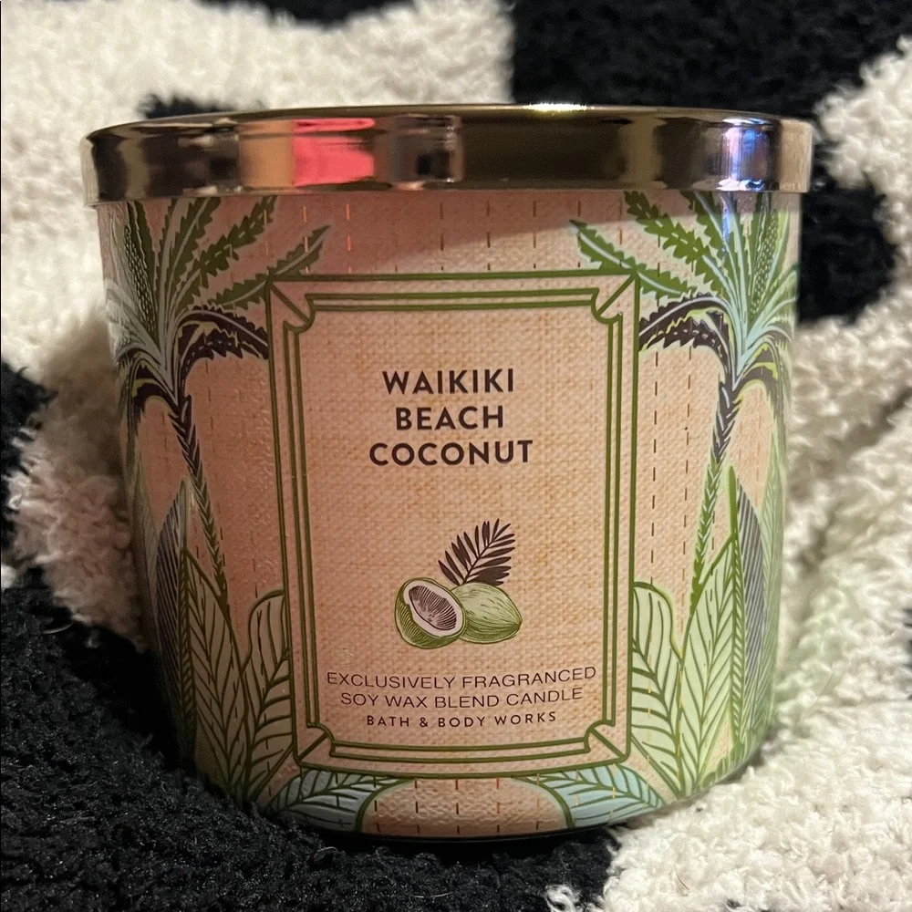NWT Bath and Body Works Waikiki Beach Coconut 3-Wick Candle- 14.5 oz